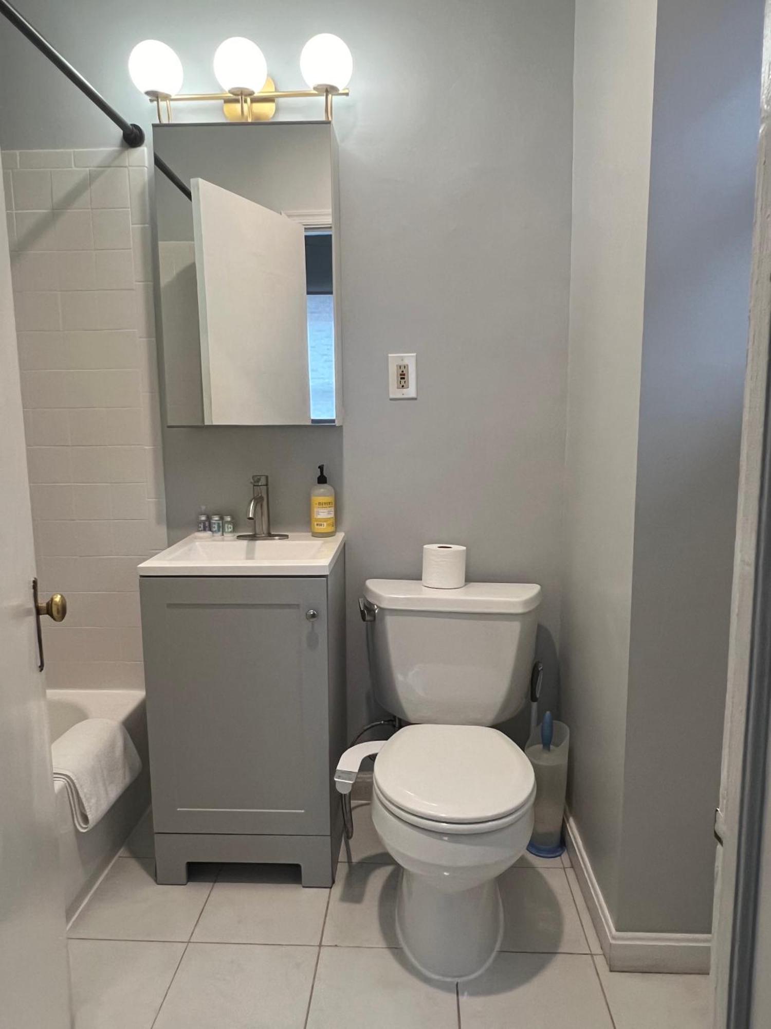 The Orange House Apartment Washington Bagian luar foto